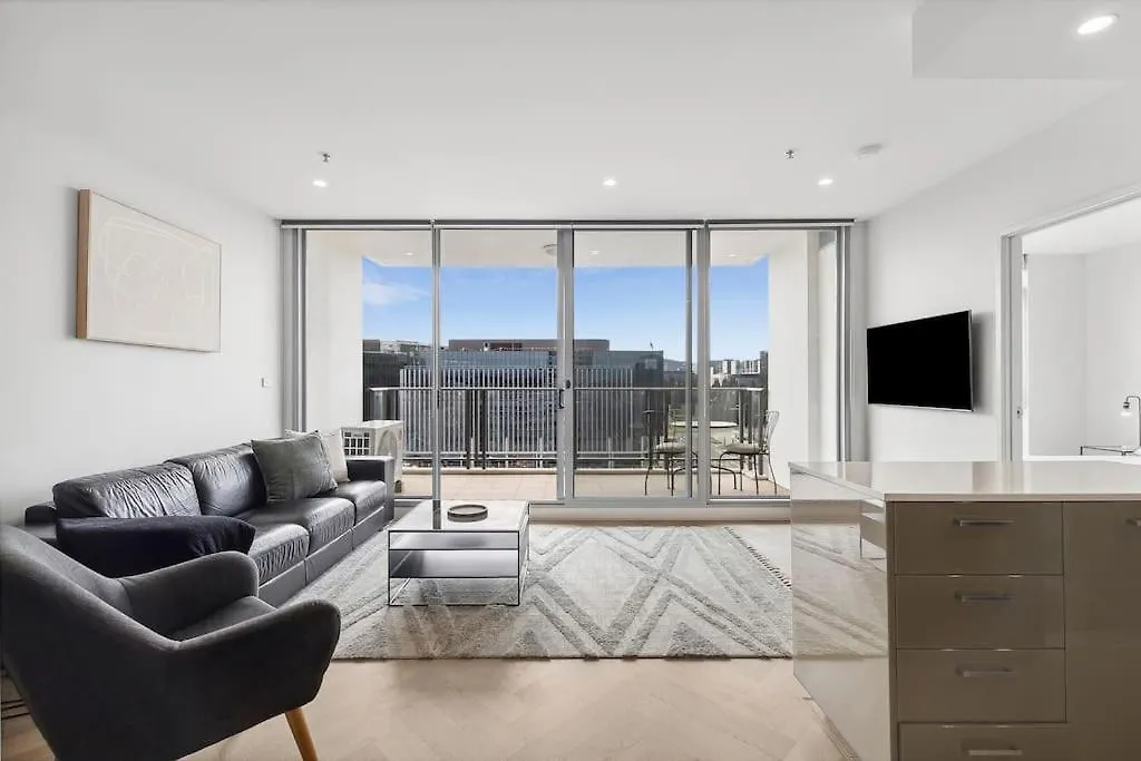 Modern Renovated Cbd Apartment Canberra